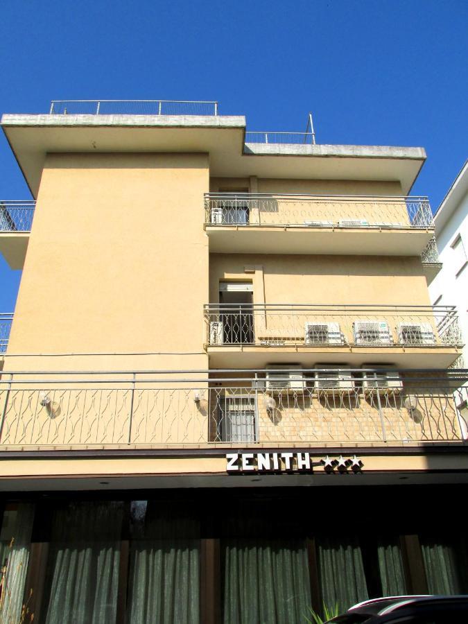 Hotel Zenith Ріміні Екстер'єр фото