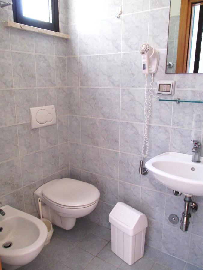 Hotel Zenith Ріміні Екстер'єр фото