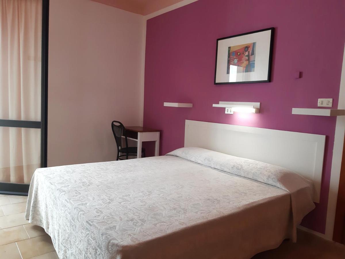 Hotel Zenith Ріміні Екстер'єр фото