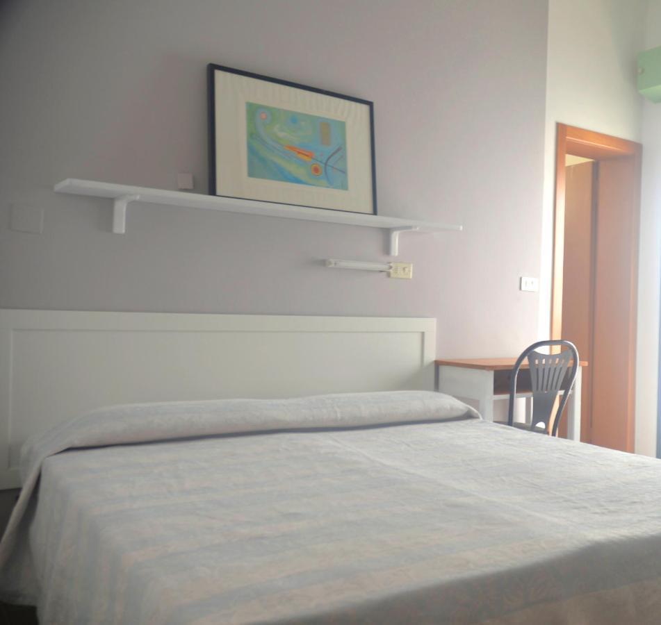 Hotel Zenith Ріміні Екстер'єр фото