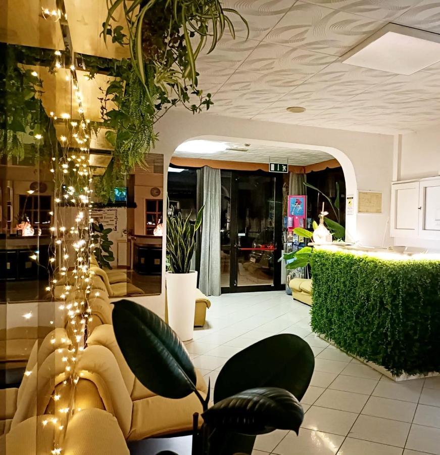 Hotel Zenith Ріміні Екстер'єр фото