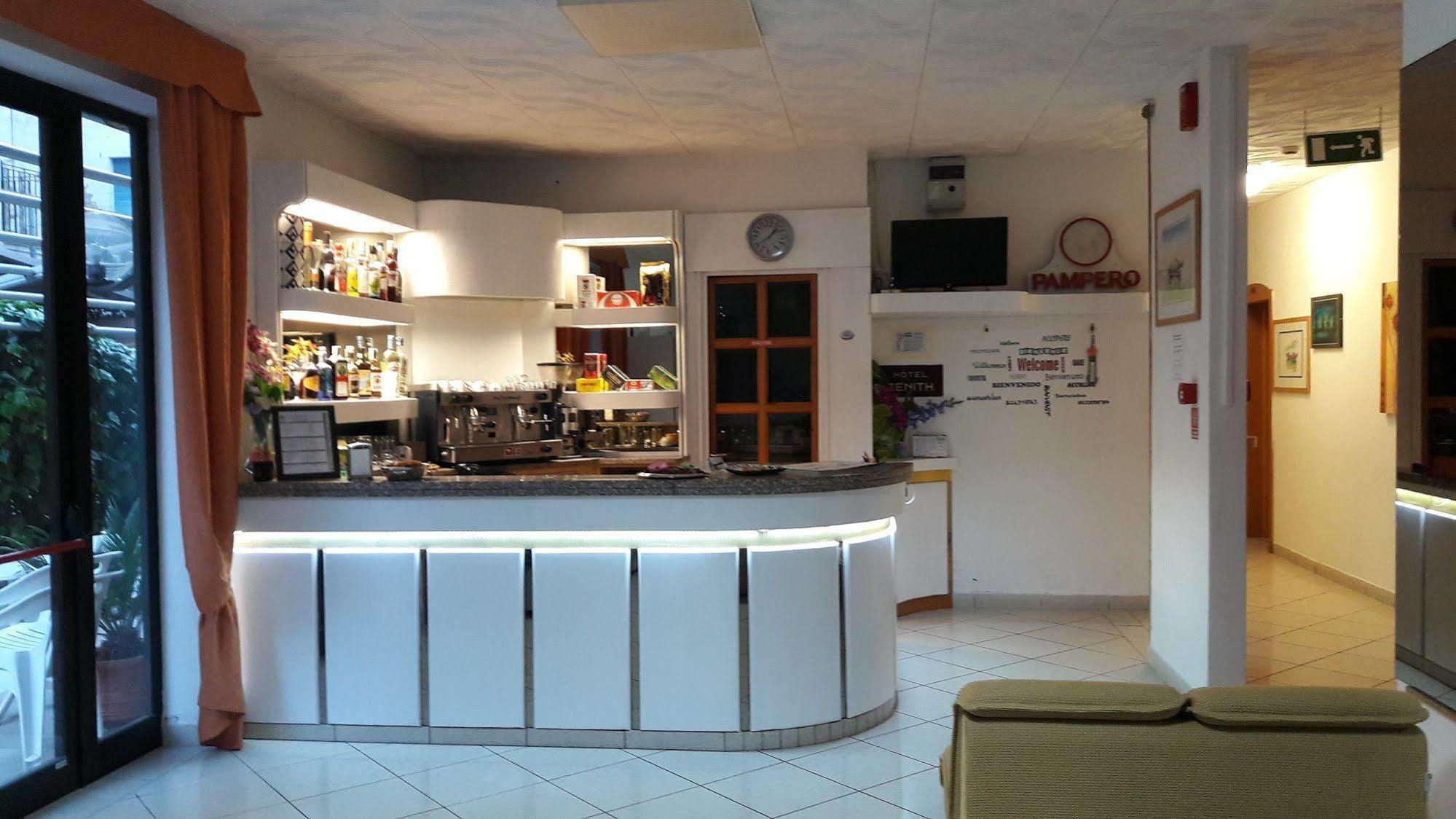 Hotel Zenith Ріміні Екстер'єр фото